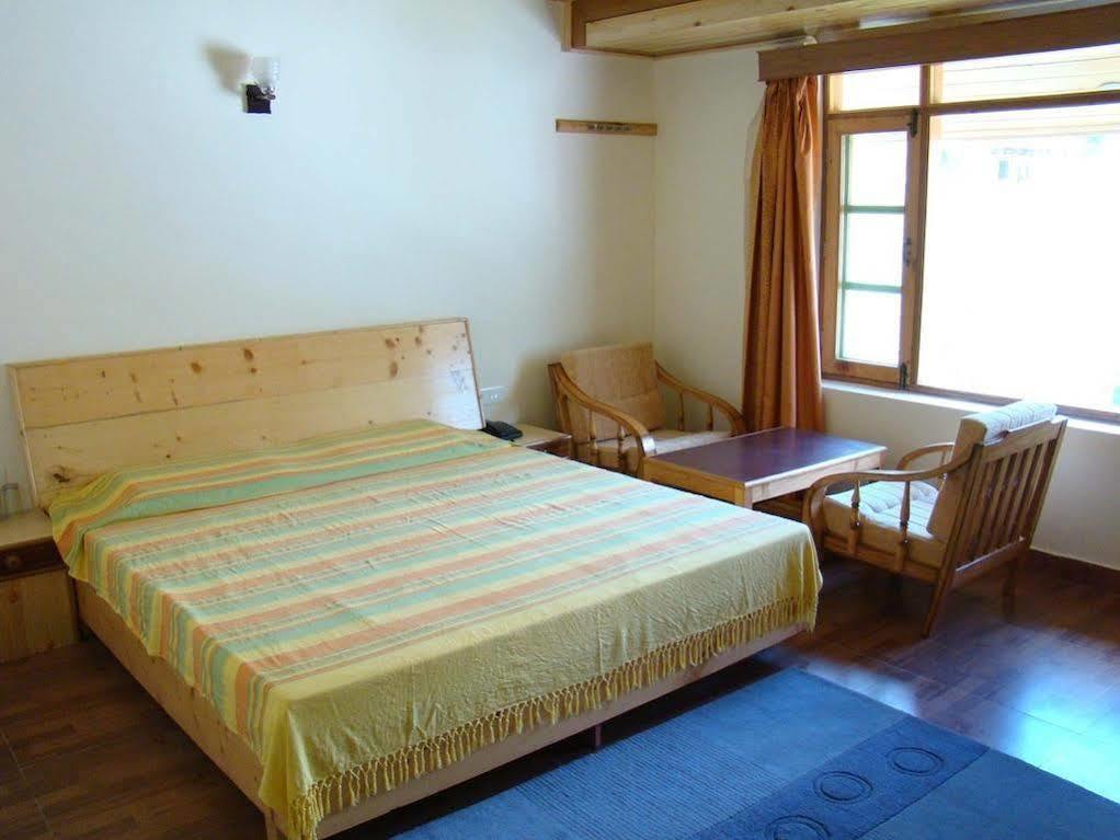 Hotel Mountain Trail Manali Exterior photo