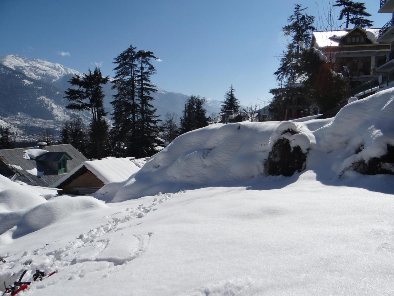 Hotel Mountain Trail Manali Exterior photo
