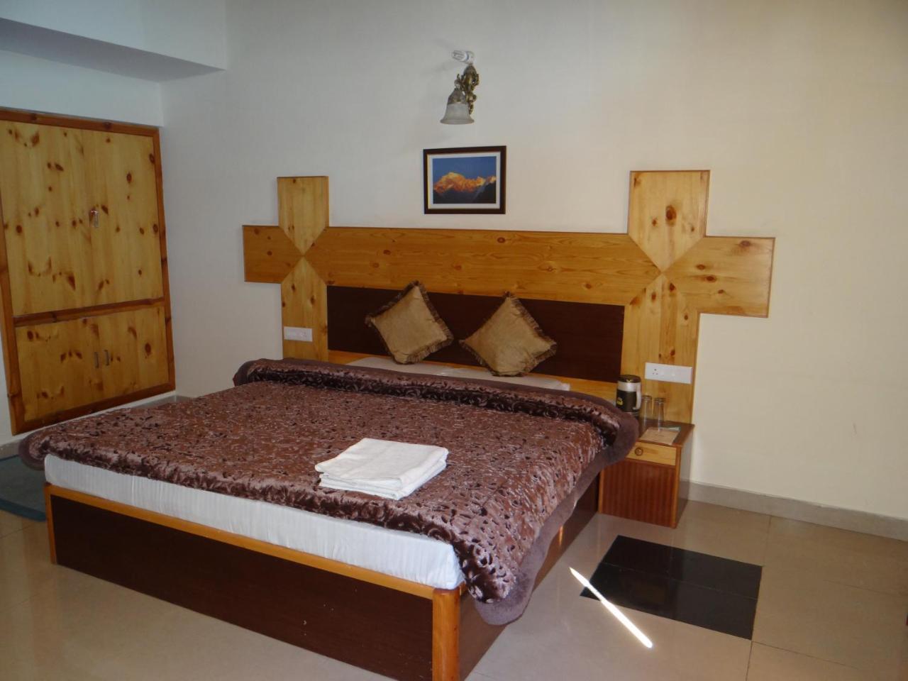 Hotel Mountain Trail Manali Exterior photo