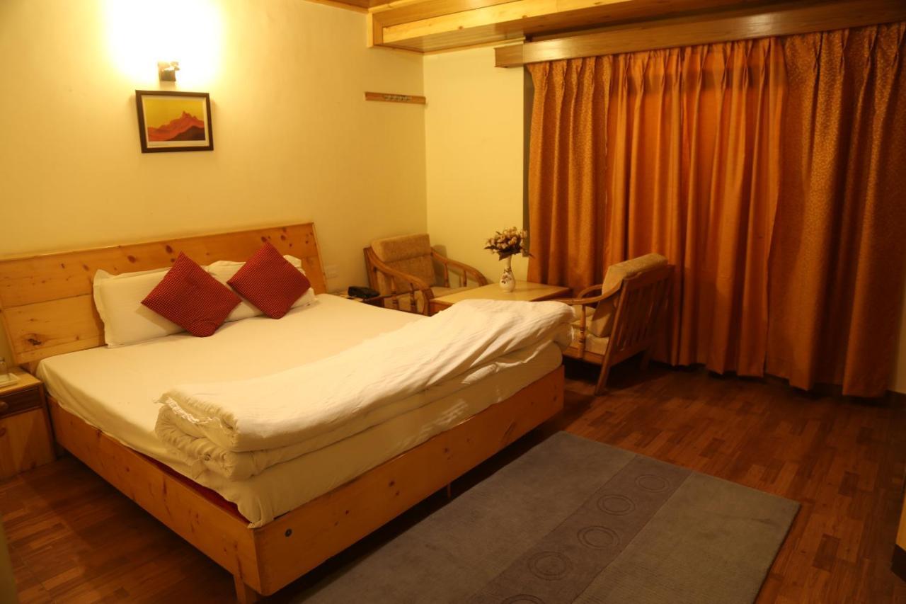 Hotel Mountain Trail Manali Exterior photo